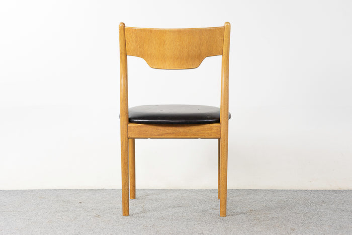 1 Oak & Leather Danish Dining Chair - (320-122.2)