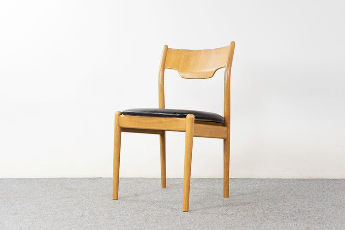 1 Oak & Leather Danish Dining Chair - (320-122.3)
